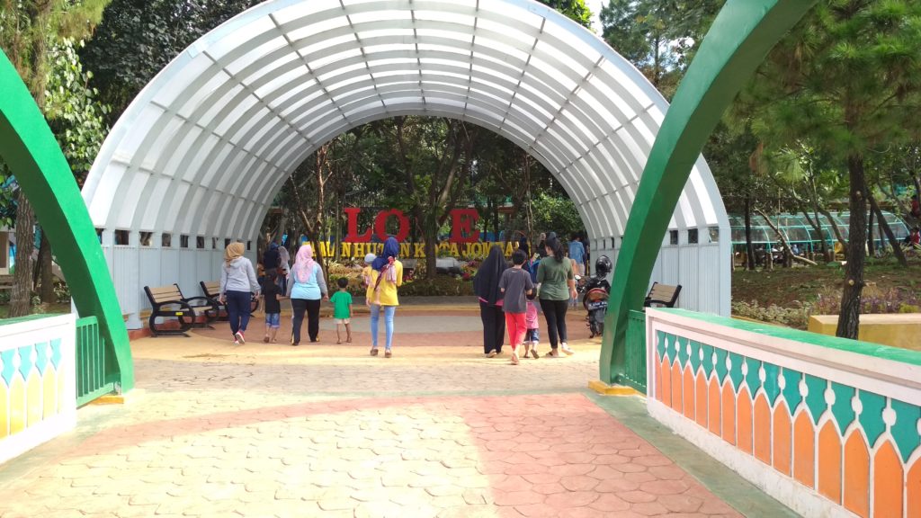 wisata gratis hutan kota jombang